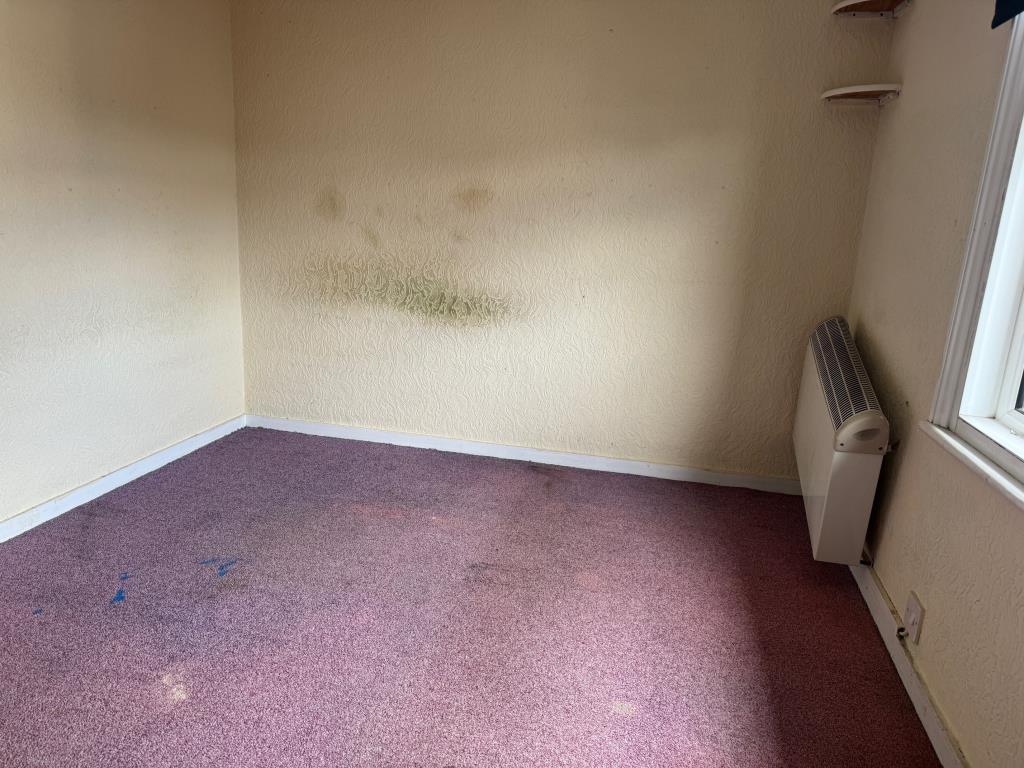 Lot: 56 - TWO-BEDROOM MAISONETTE FOR IMPROVEMENT - Bedroom 2